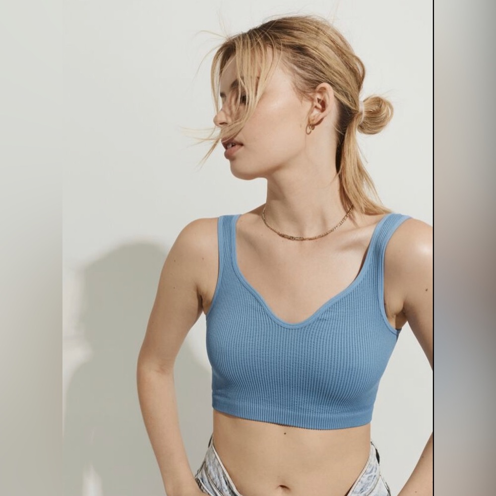 Cotton on heart neckline seamless blue tank top